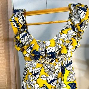 Traje amarillo mostaza y azul marino. Nunca usado, de boutique.